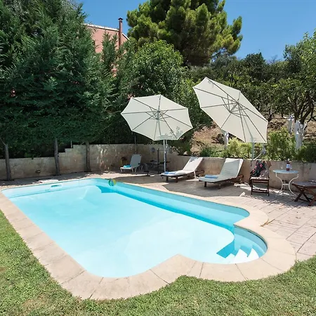 Spitaki Pool House וילה